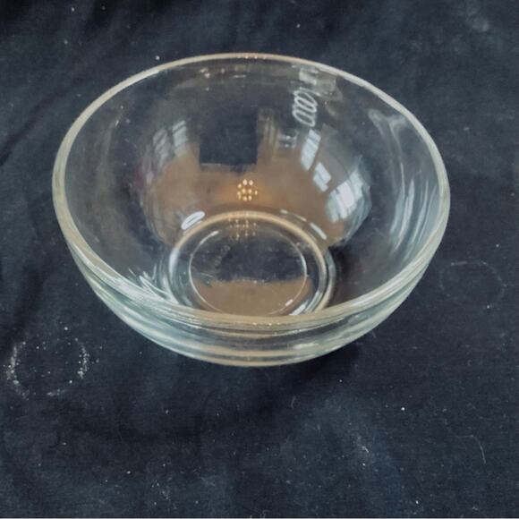 Crisa Medium Sized Clear Glass Bowl - Picture 2 of 4